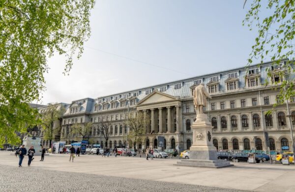 FJSC impune o taxa de 150 de lei pentru un examen de simulare în vederea admiterii | FOTO: Universitatea din București