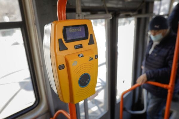 Controlor STB agresat pe linia 10 de tramvai. Agresorul a fugit imediat