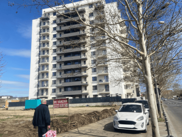 Șoseaua Sisești, fără locuri publice de parcare. Foto: Andreea Tudor