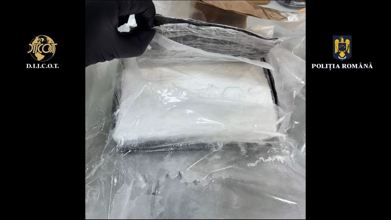 Cocaină găsită în urma unui flagrant. FOTO: DIICOT