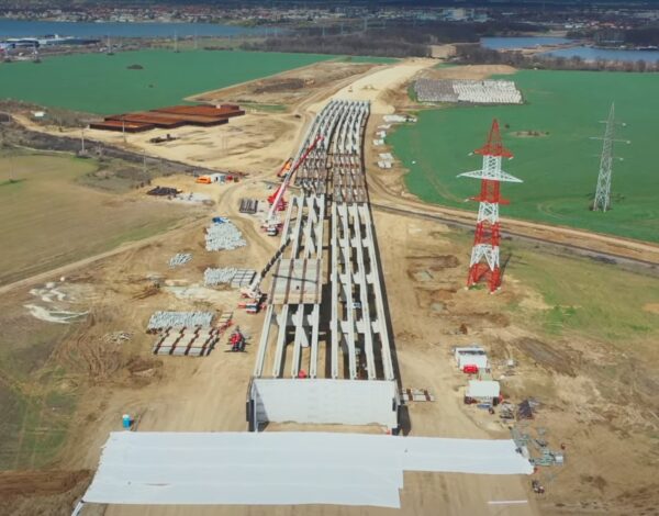 Umbrărescu montează primele grinzi în zona viaductului de la Cernica