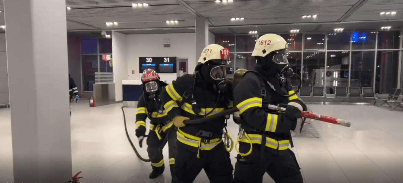 Simulare de incendiu în aeroportul Otopeni. FOTO: captură clip CNAB