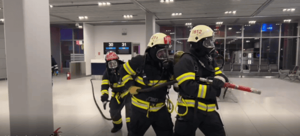 Simulare de incendiu în aeroportul Otopeni. FOTO: captură clip CNAB