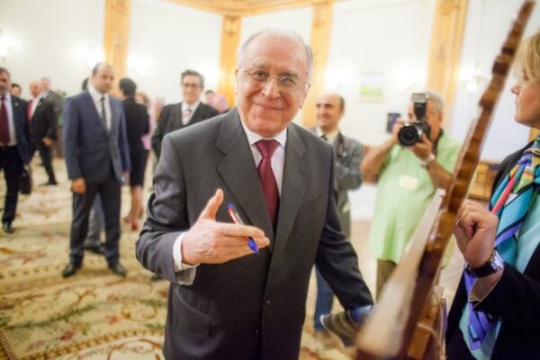 Iliescu fără certificatul de revoluționar