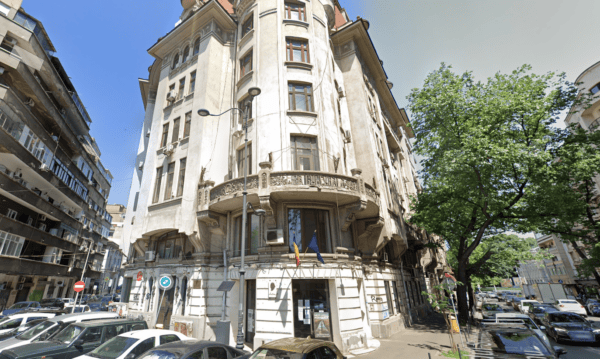 Imobilul care găzduieşte sala Liviu Ciulei a teatrului Bulandra. FOTO: Google Street View