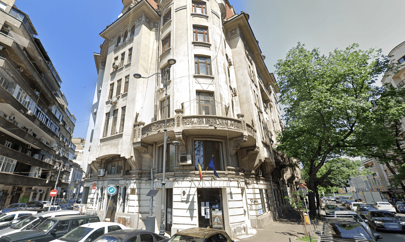 Imobilul care găzduieşte sala Liviu Ciulei a teatrului Bulandra. FOTO: Google Street View