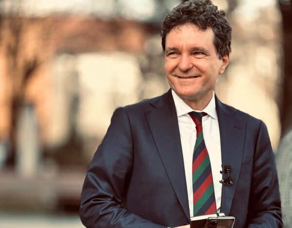 Contestaţia faţă de candidatura lui N. Dan, respinsă de CCR. Acesta poate candida. FOTO: Facebook / Nicuşor Dan