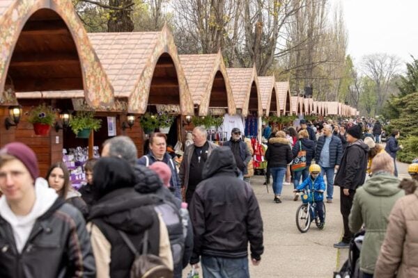 Încă două săptămâni până la Târgul Oficial de Paște al Capitalei - Tradiții și Flori de Sărbători. Bucureștenii pot sărbători Paștele, în Parcul Herăstrău. FOTO: Arhiva