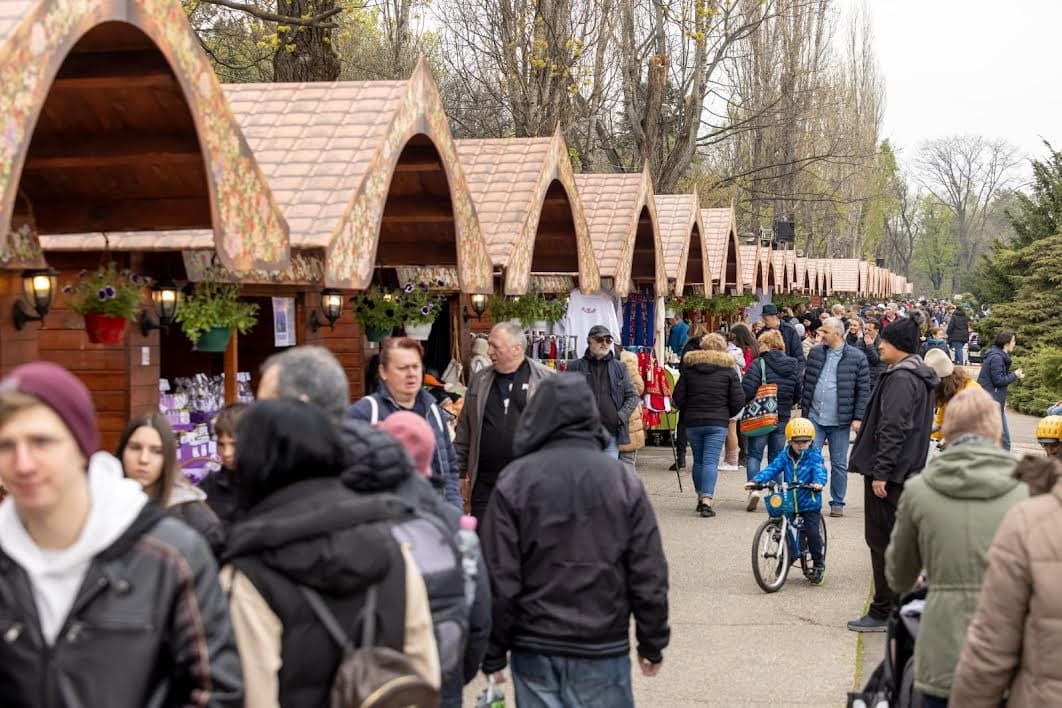 Încă două săptămâni până la Târgul Oficial de Paște al Capitalei - Tradiții și Flori de Sărbători. Bucureștenii pot sărbători Paștele, în Parcul Herăstrău. FOTO: Arhiva