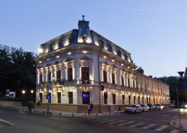 Expoziția temporară „Cu creionul pe Calea Victoriei", la Casa Filipescu-Cesianu. FOTO: Muzeul Municipiului Bucuresti