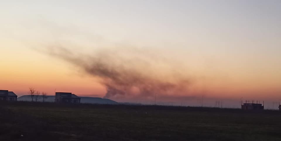 Lege: Până la cinci ani de închisoare pentru cei care poluează aerul prin incendierea sau abandonul deșeurilor. Ilfovul și Capitala, „sufocate” de arderile ilegale din Sintești. Foto: Arhivă