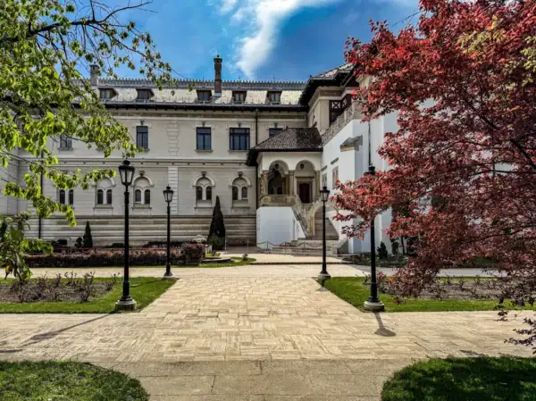 Muzeul Cotroceni, prin ochii unui vizitator. Peisajele, pisica şi hotdog-ul. Foto: Urbanexploration2021