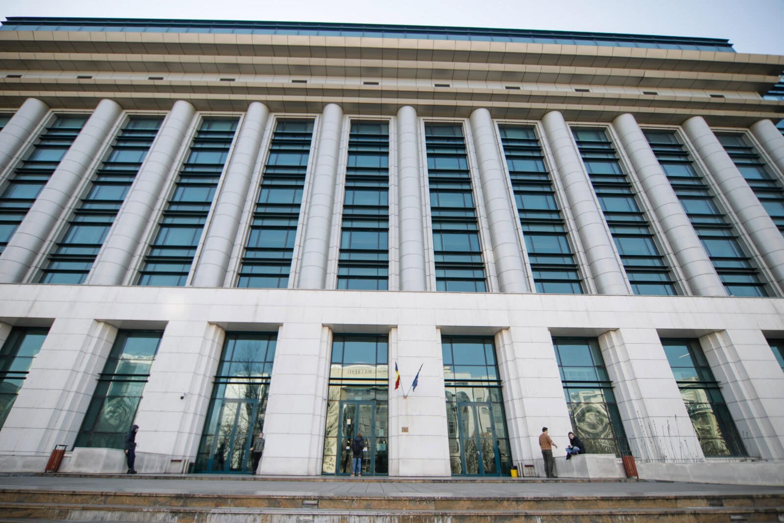 Cititori nemulțumiți de zgomotul puternic din Biblioteca Națională