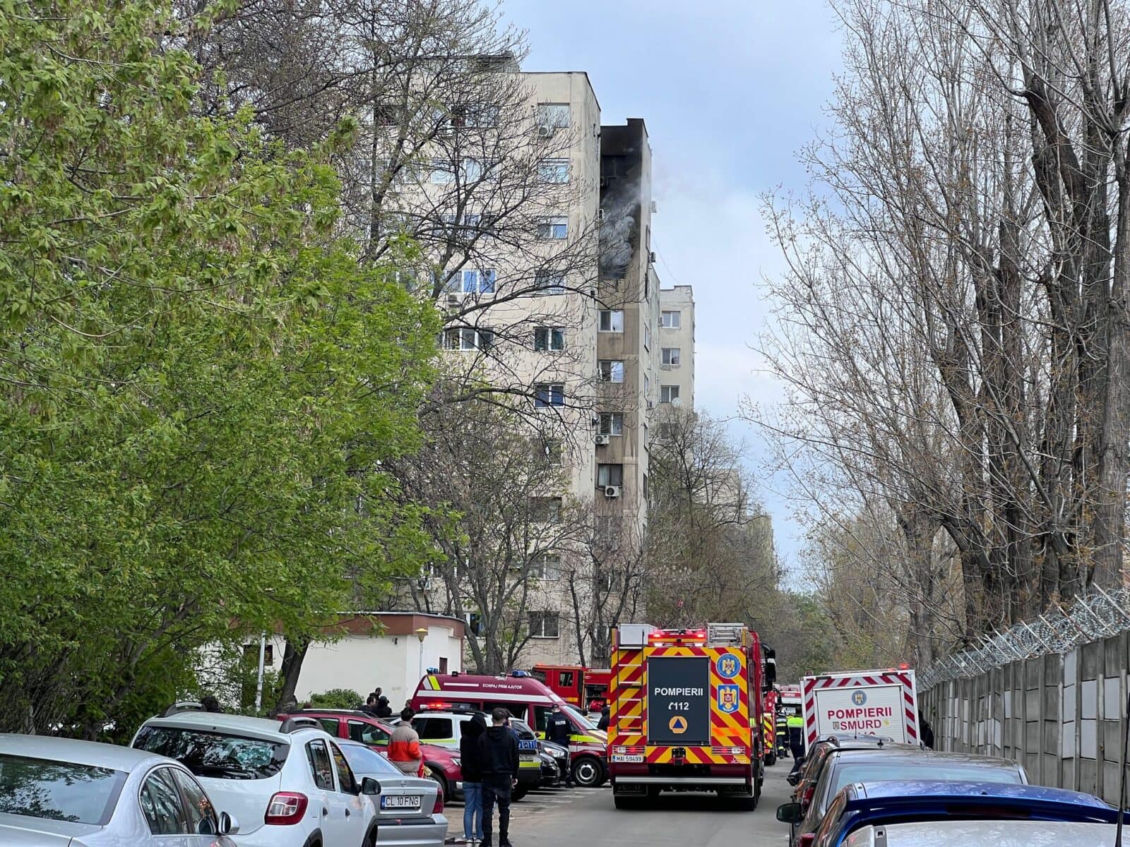 Incendiu la un bloc din Drumul Taberei. FOTO: ISU B-IF