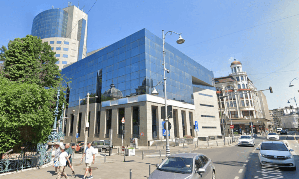 Lucrările la fostul sediu Bancorex de pe Calea Victoriei impun restricţii de trafic. Foto: Google Maps