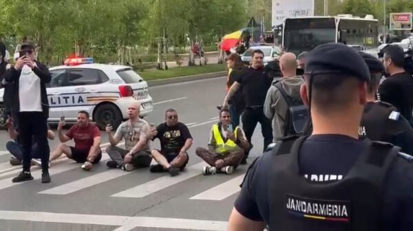 Traficul blocat pe Mircea Vodă de protestatari nemulţumiţi de decizia ÎCCJ