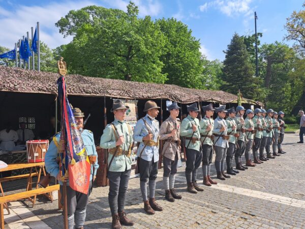 Reportaj de la evenimentele dedicate Zilei Forţelor Tereste, din parcul Carol. FOTO: Alex Stan