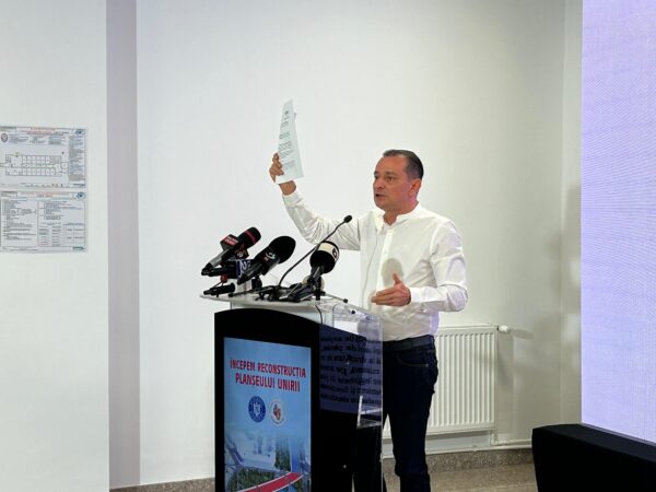 Războiul avizelor între N. Dan și D. Băluță