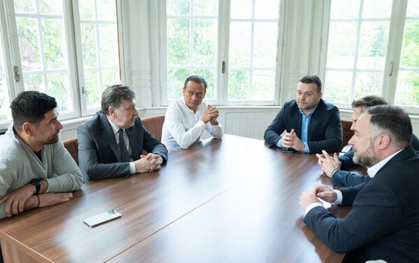 împotriva lui Nicușor Dan