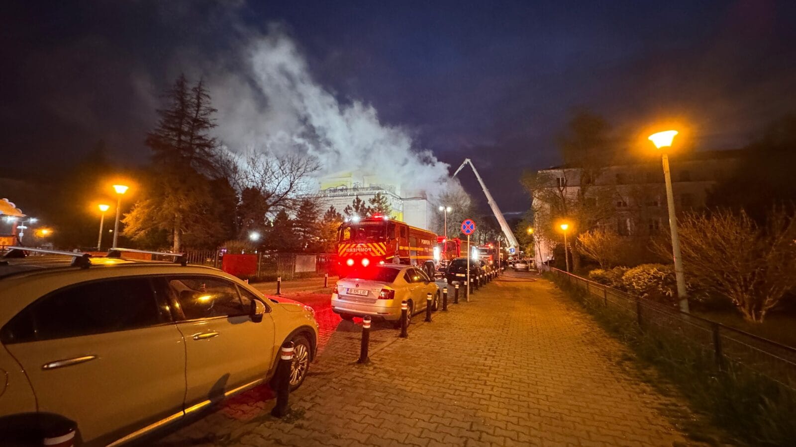 Incendiu la Teatrul Masca. FOTO: ISU B-IF