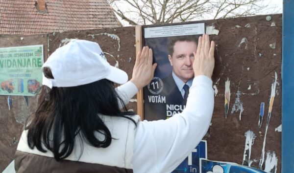 retragerea Elenei Lasconi