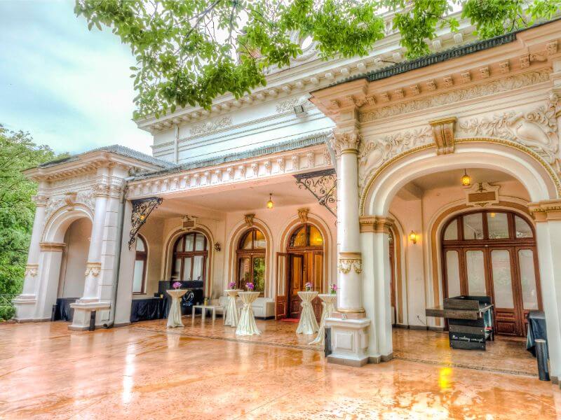 Programul lunii aprilie la Palatul Bragadiru – Sala Teatrului Godot. FOTO: Arhiva