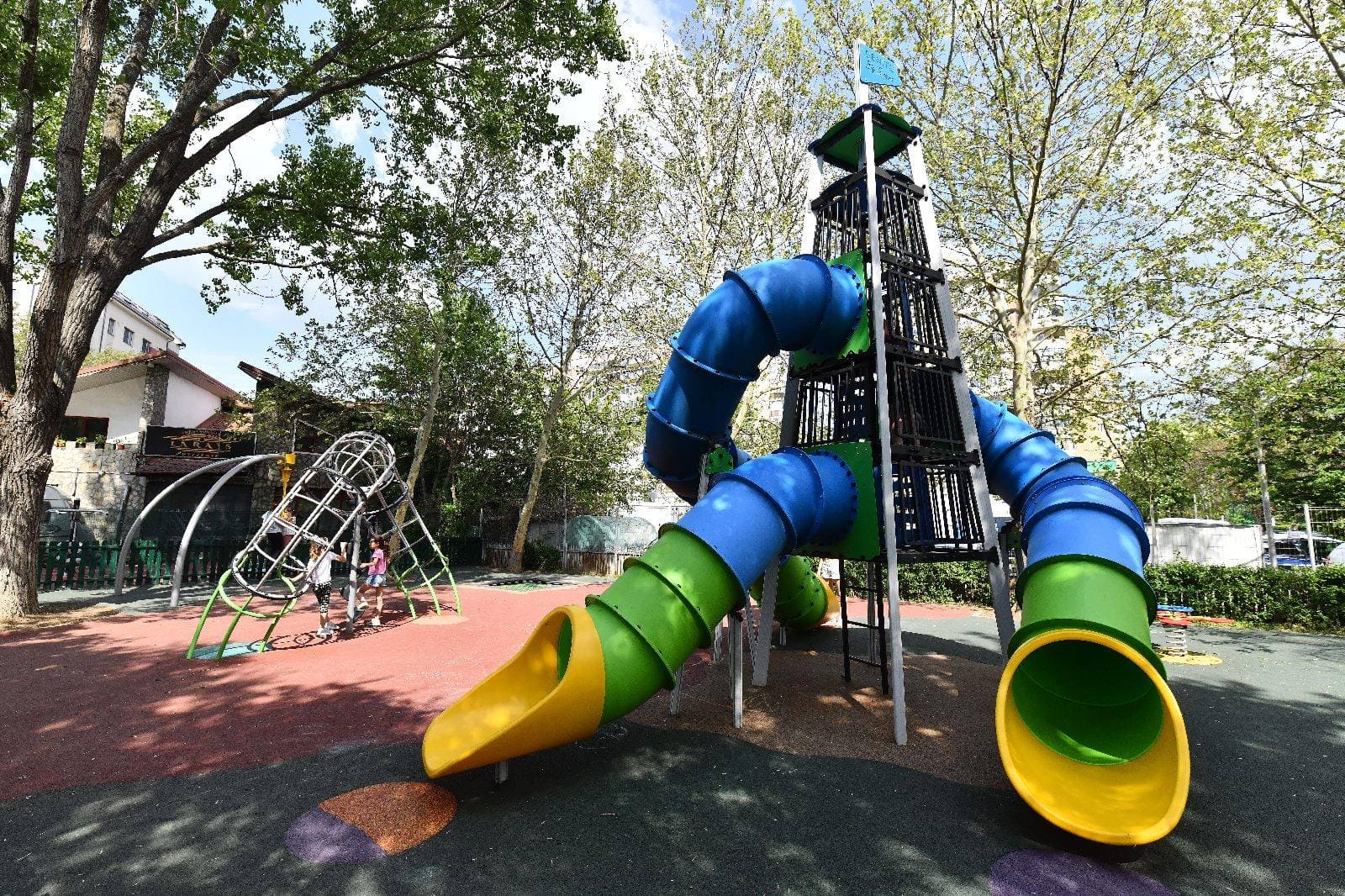 Parcul Păcii are două noi locuri de joacă. FOTO: FB / PS6