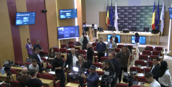 Scandal în Consiliul General. FOTO: captură feed live PMB