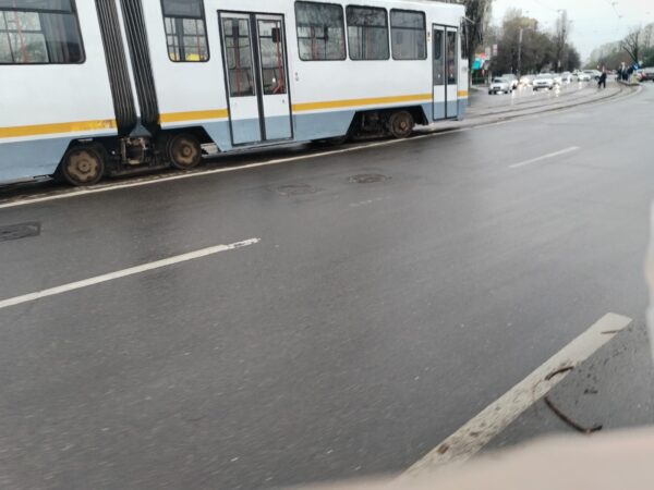 Încă un tramvai deraiat, în zona morarilor.