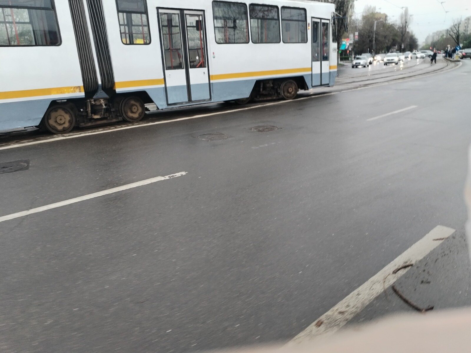 Încă un tramvai deraiat, în zona morarilor.