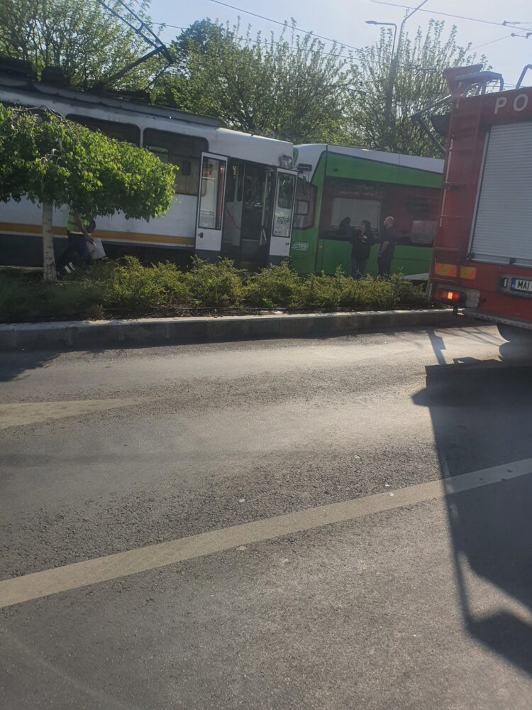 tramvaie s-au ciocnit