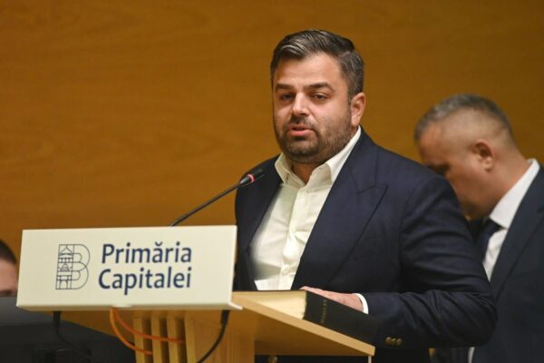 Cine este Adrian Vighenciu