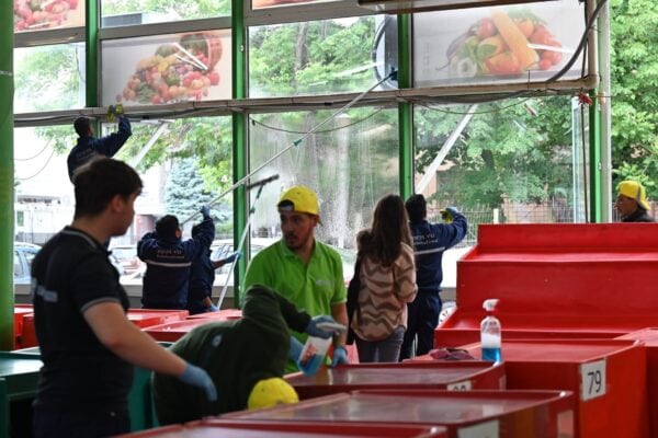 Sector 1 | A început curățenia generală în piețe. PS1