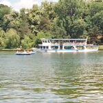 Au început plimbările cu vaporașul, barca și hidrobicicleta pe lacul Herăstrău. FOTO: ALPAB