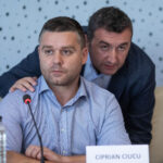 Viceprimarul promovat tot mai intens de Ciprian Ciucu a câștigat peste 60.000 de euro din trei funcții publice. Familia Moldovan, abonată la bugetul de stat: peste 100.000 de euro anual