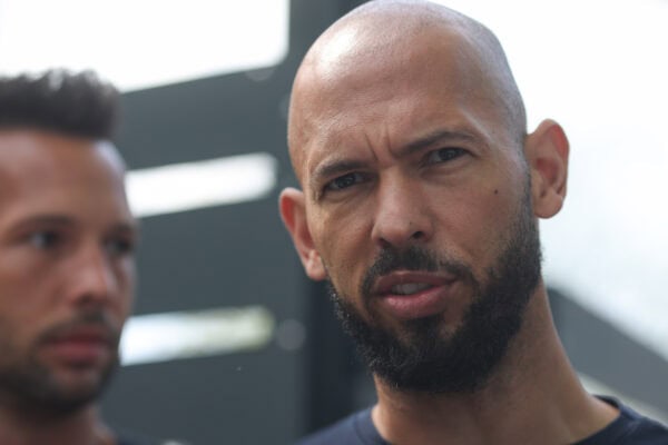 Frații Tate vor fi extrădați în Marea Britanie după procesul din România