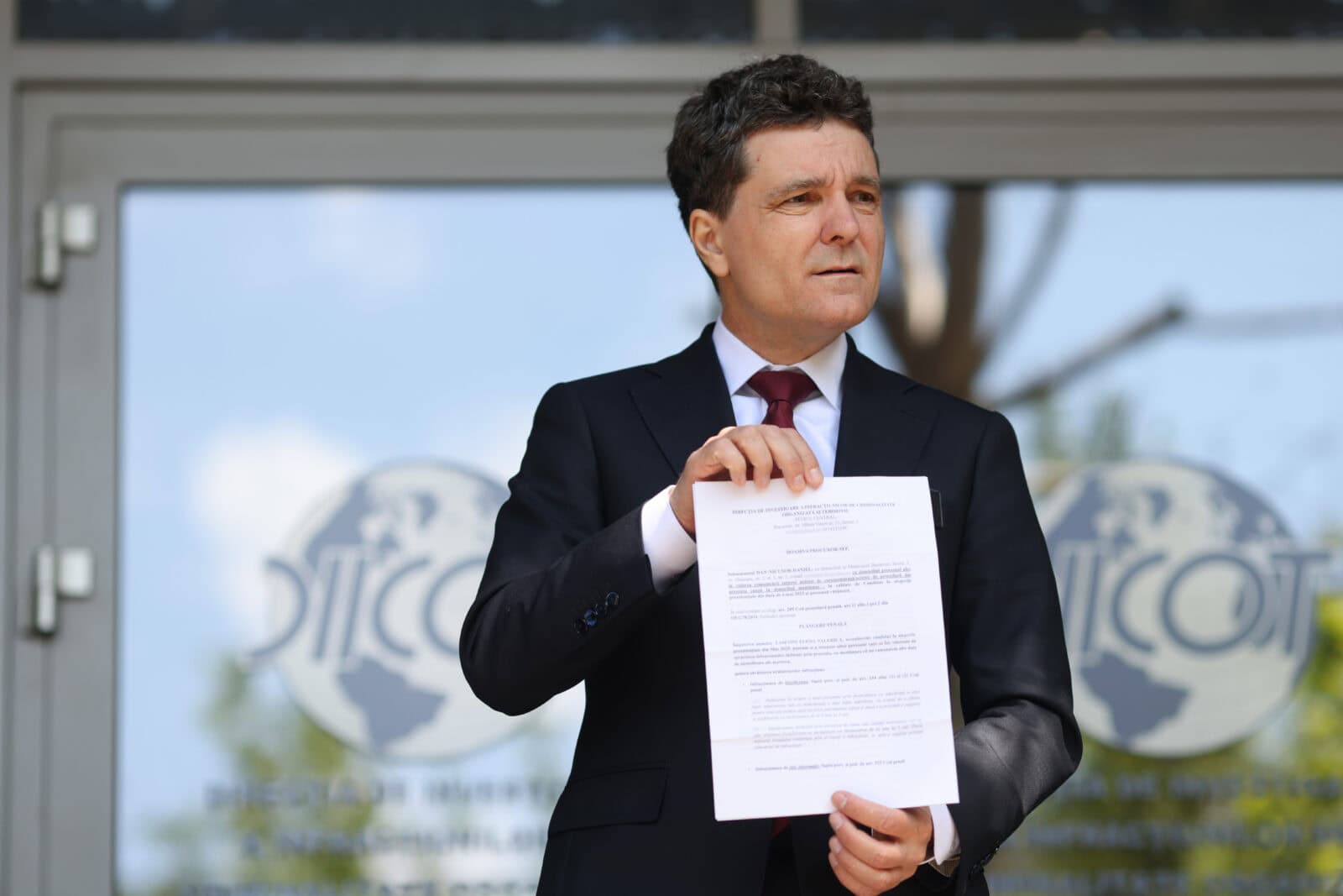 Nicușor Dan a depus plângere penală împotriva Elenei Lasconi la DIICOT pentru fals informatic și înșelăciune