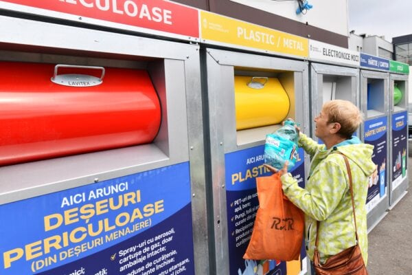 Sector 6 | Se schimbă țarcurile pentru punctele de colectare a deșeurilor reciclabile. FOTO: PS6
