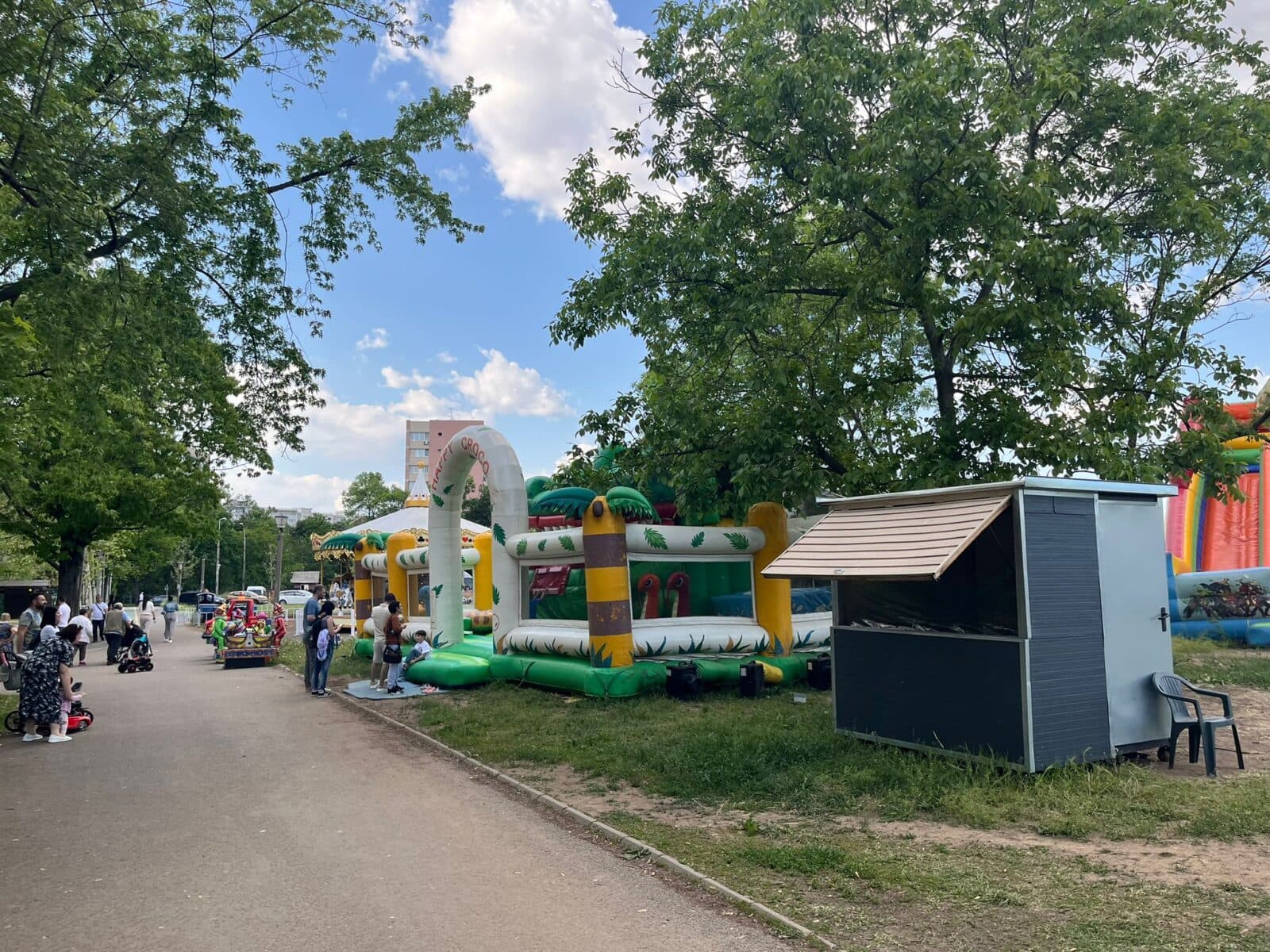 Bâlciul din Parcul IOR. Sursa: Aici a fost o pădure/ Aici ar putea fi o pădure