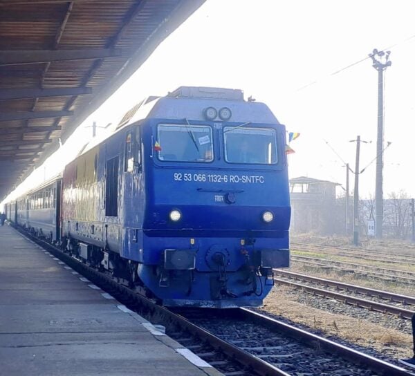 trenul are întârzieri