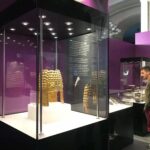 Coiful dacic din colecția Muzeului Național de Istorie din București, furat la comanda interlopilor din România. Foto: Arhivă