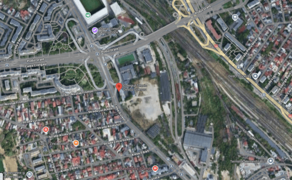 Blocuri-turn urmează să fie construite lângă Colegiul Dinicu Golescu. FOTO: Google Satellite View