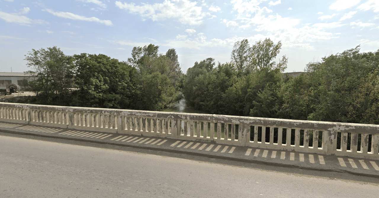 Râul Dâmboviţa în zona localităţii Lunguleţu. FOTO: arhivă Google