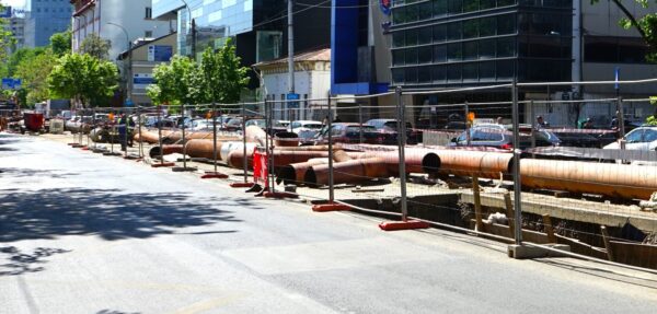 Un nou tronson de conductă, cu o vechime de peste 40 ani, a fost modernizat. Foto: PMB