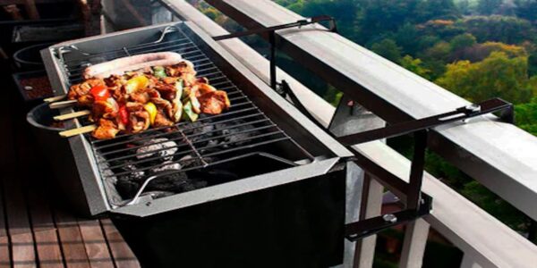 grătar pe balcon