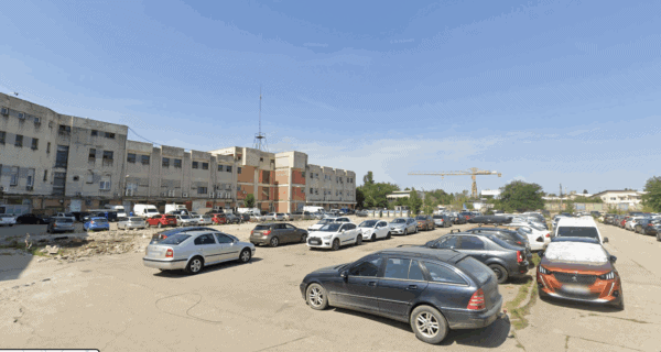 Parcarea care ar urma să construiască lângă Hala Laminor, undă verde la Consiliul Local Sector 3. FOTO: Google Street View