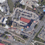 Parcarea-mamut de lângă Hala Laminor ar urma să se facă pe locul Pieţei Republica. FOTO: Google Satellite View