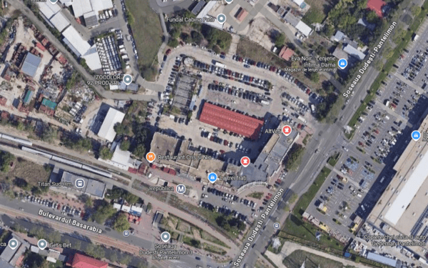 Parcarea-mamut de lângă Hala Laminor ar urma să se facă pe locul Pieţei Republica. FOTO: Google Satellite View