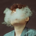 Tot mai mulți elevi din București fumează țigări electronice și beau sucuri cu cola