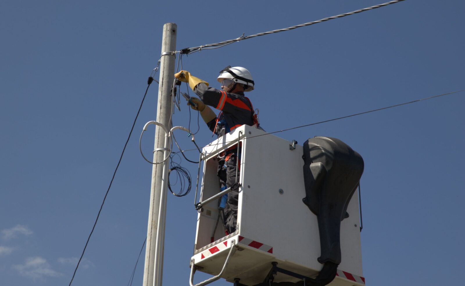Rețele Electrice Muntenia întrerupe curentul electric în zone din București, Ilfov și Giurgiu. Care sunt zonele afectate. FOTO: Arhiva